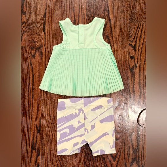 Nike Light Green Tank and Purple Patterned Shorts - Picture 8 of 12